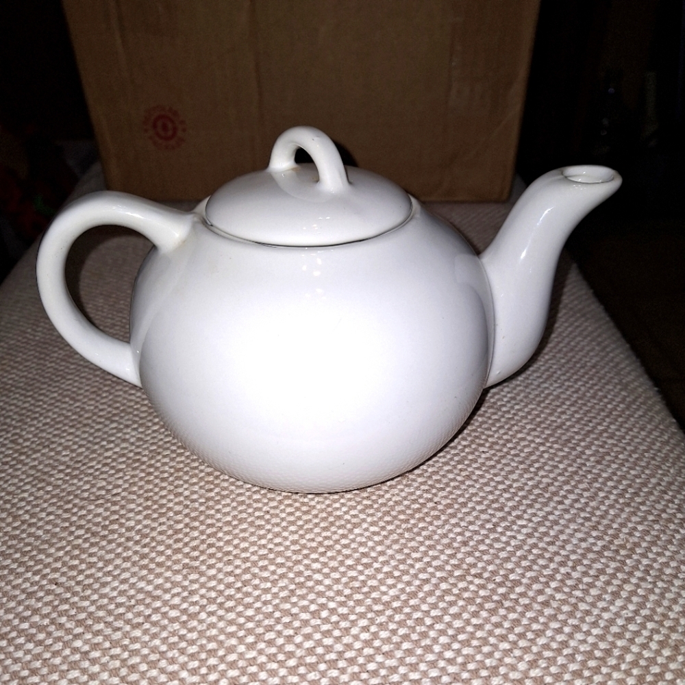 Himark ceramic coffee/tea pot in excellent condition.